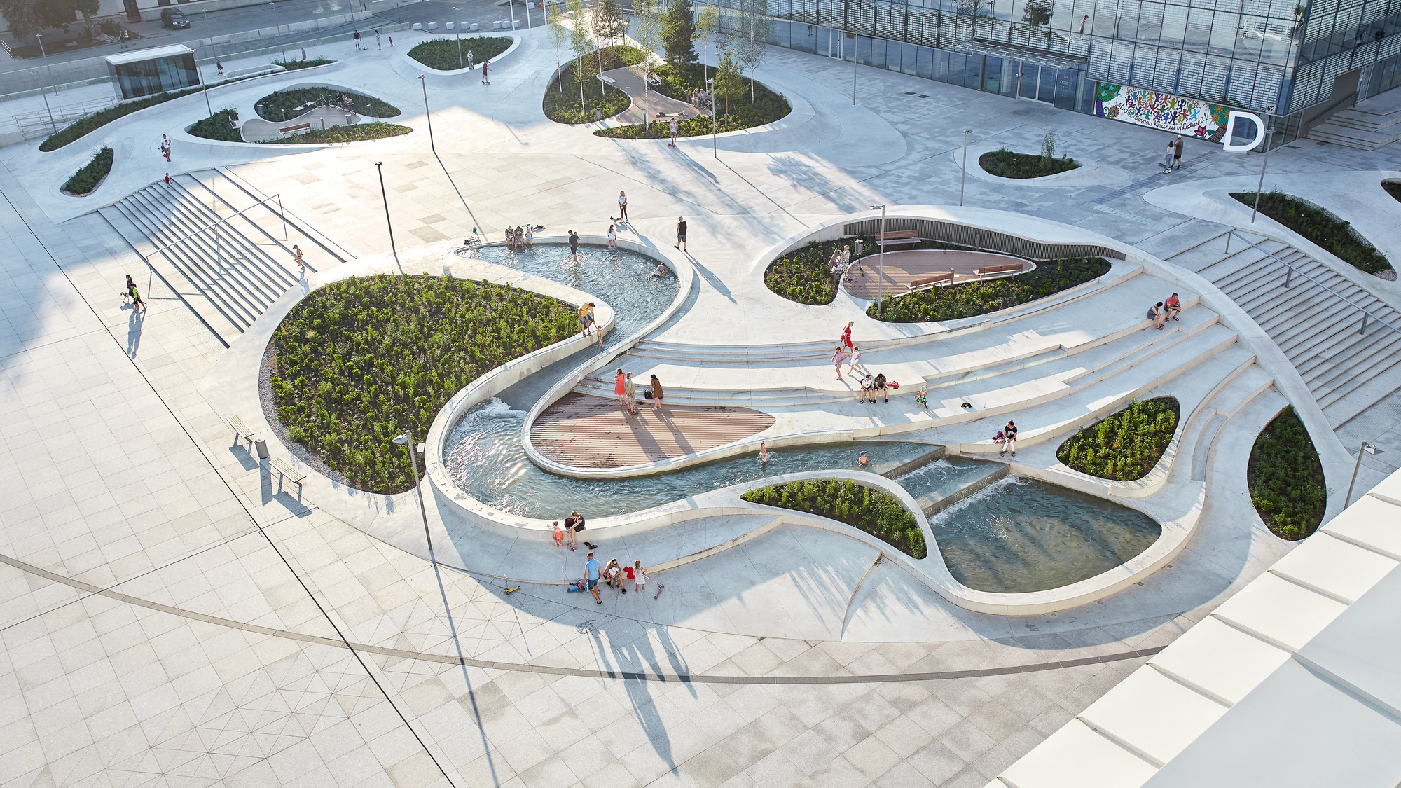 URBAN PLAZA